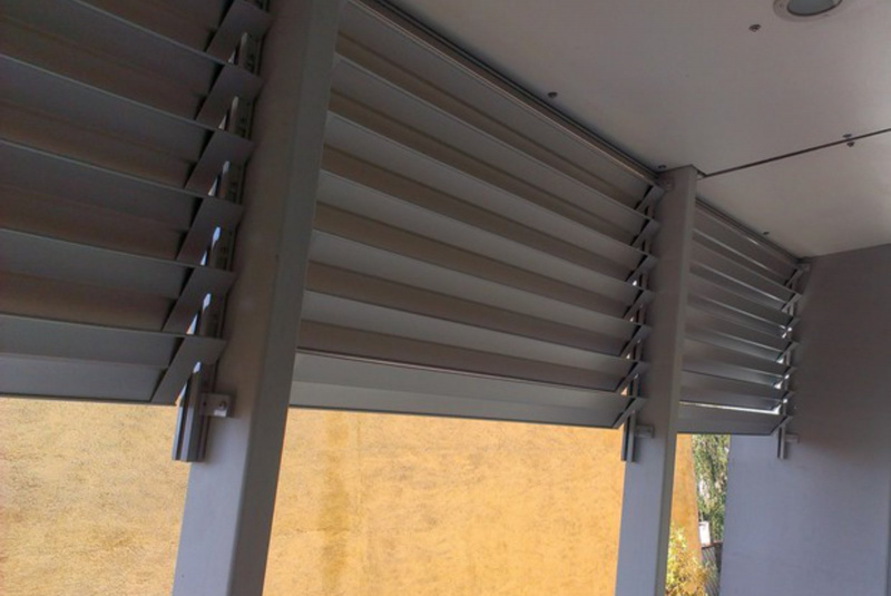 Exteriérové žalúzie / Pevné slnolamy Exteriérové žalúzie / Pevné slnolamy