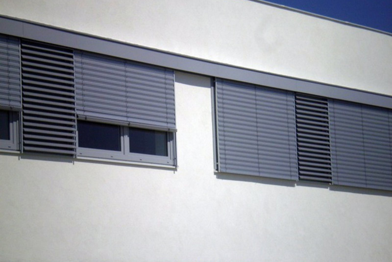 Exteriérové žalúzie / Pevné slnolamy Exteriérové žalúzie / Pevné slnolamy