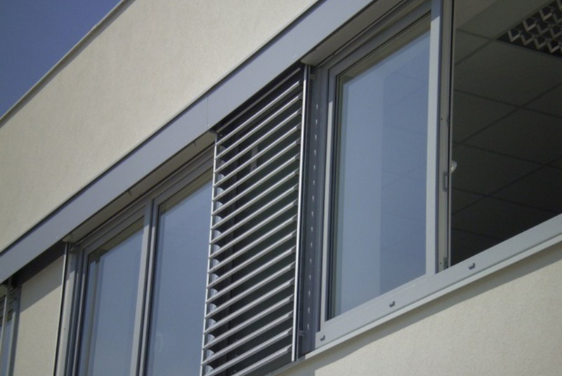 Exteriérové žalúzie / Pevné slnolamy Exteriérové žalúzie / Pevné slnolamy