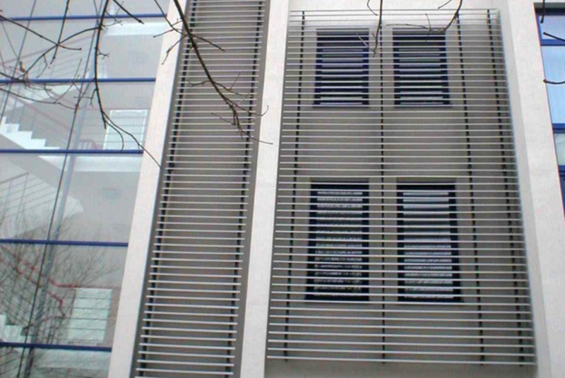 Exteriérové žalúzie / Pevné slnolamy Exteriérové žalúzie / Pevné slnolamy